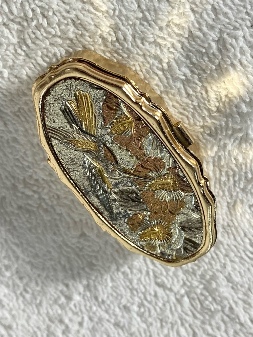 Vintage Gold Tone Hummingbird Floral Compact Sewing Kit Grannycore Art Of Chokin - Picture 4 of 15
